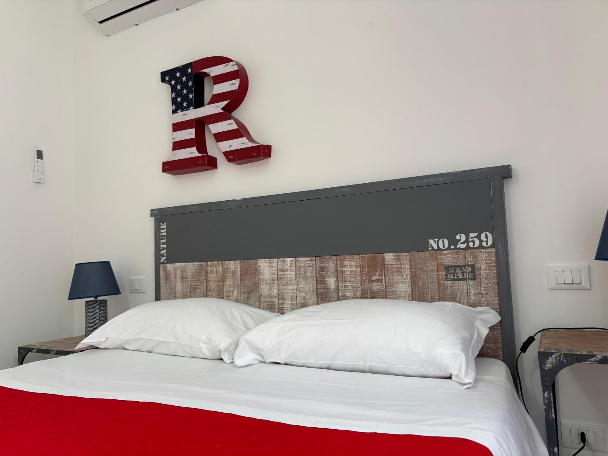 Cala Azzurra Macari Bed And Breakfast And Holidays House Rom bilde